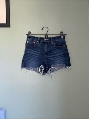 Levi’s High Rise Short Size 26 Dark Wash Raw Hem Cut Off Frayed Fringe